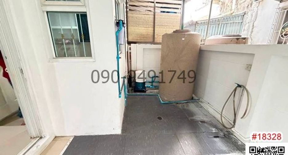 For rent 3 bedrooms townhouse in Phasi Charoen, Bangkok