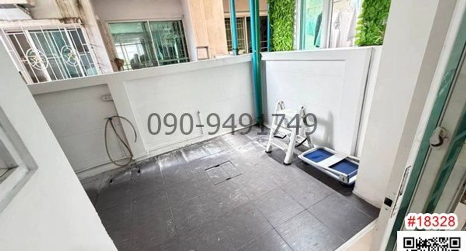 For rent 3 bedrooms townhouse in Phasi Charoen, Bangkok