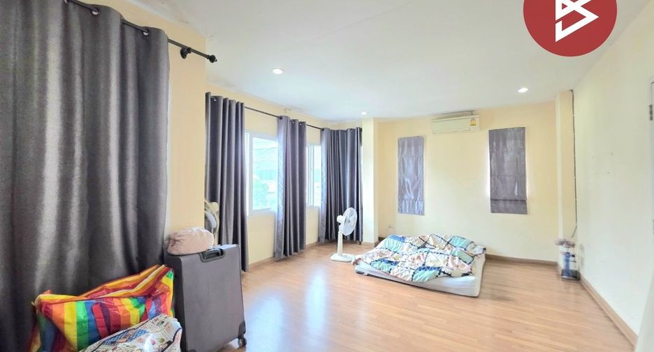 For sale 3 bedrooms townhouse in Si Racha, Chonburi