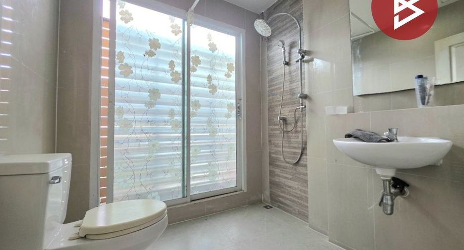 For sale 3 bedrooms townhouse in Si Racha, Chonburi