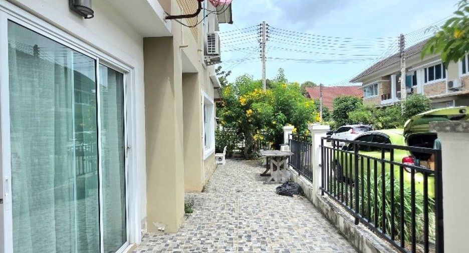 For sale 3 bedrooms townhouse in Si Racha, Chonburi