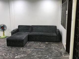 Casa adosada en alquiler de 3 habitaciones en Huai Khwang, Bangkok