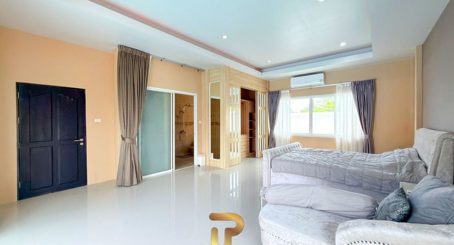 For sale 3 bedrooms villa in Huay Yai, Pattaya