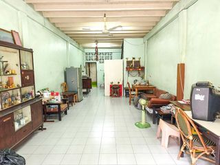 For sale 3 bedrooms retail Space in Phra Khanong, Bangkok