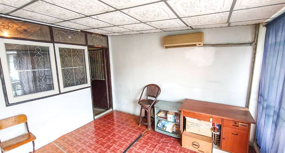For sale 3 bedrooms retail Space in Phra Khanong, Bangkok