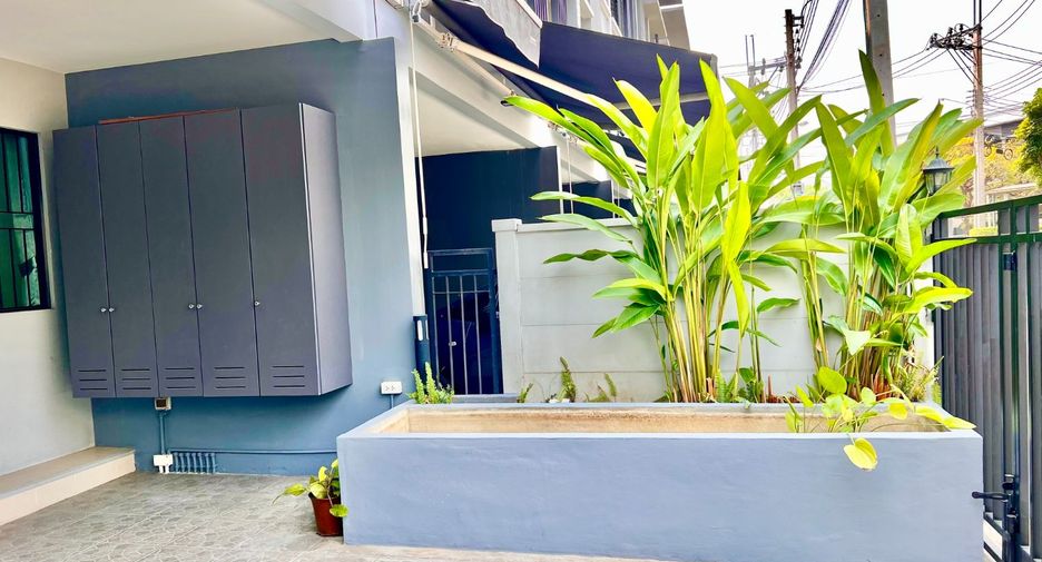 Casa adosada en venta de 4 habitaciones en Lak Si, Bangkok