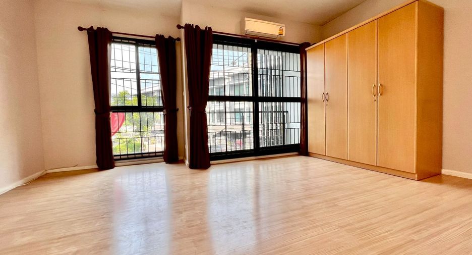 Casa adosada en venta de 4 habitaciones en Lak Si, Bangkok