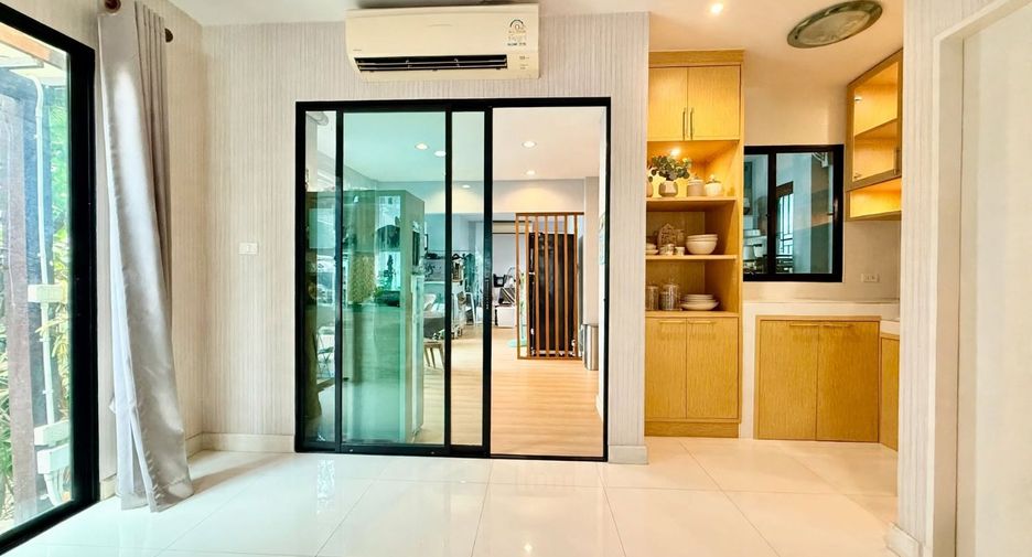 Casa adosada en venta de 4 habitaciones en Lak Si, Bangkok