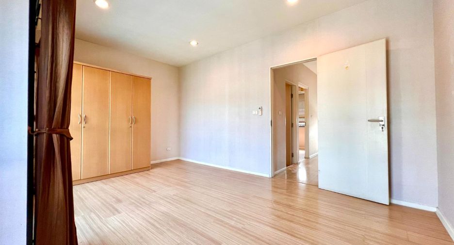 Casa adosada en venta de 4 habitaciones en Lak Si, Bangkok