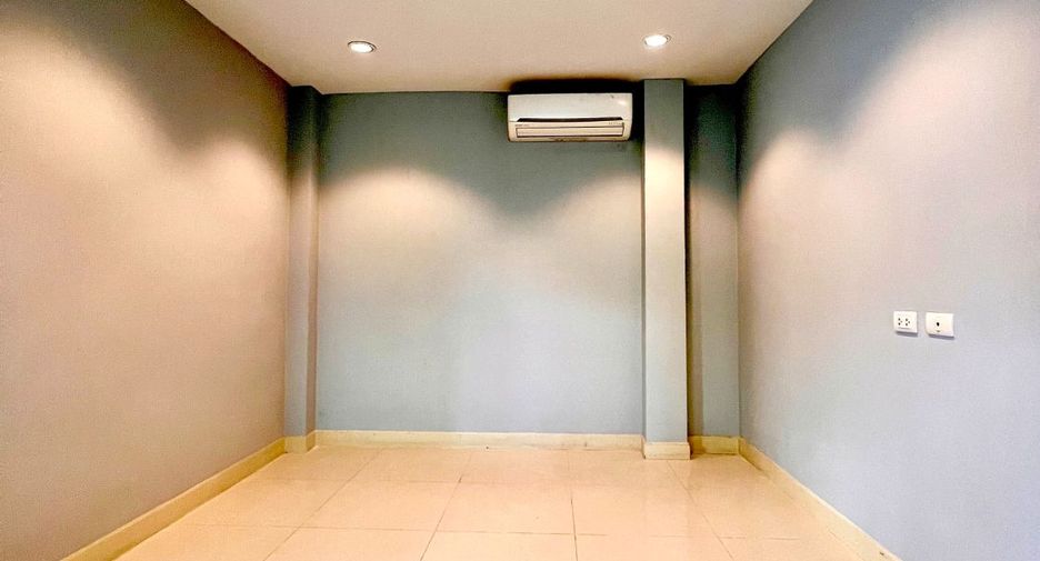 Casa adosada en venta de 4 habitaciones en Lak Si, Bangkok
