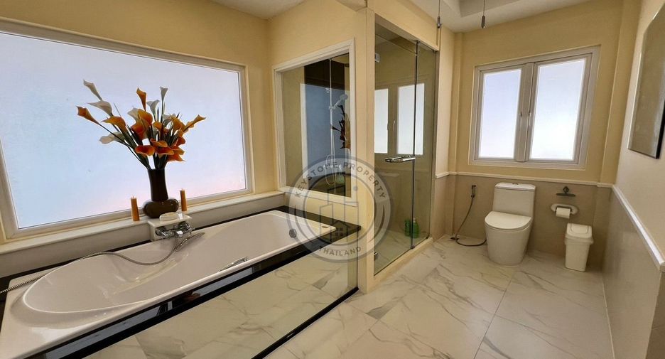 Villa en venta de 4 habitaciones en Bang Lamung, Chonburi