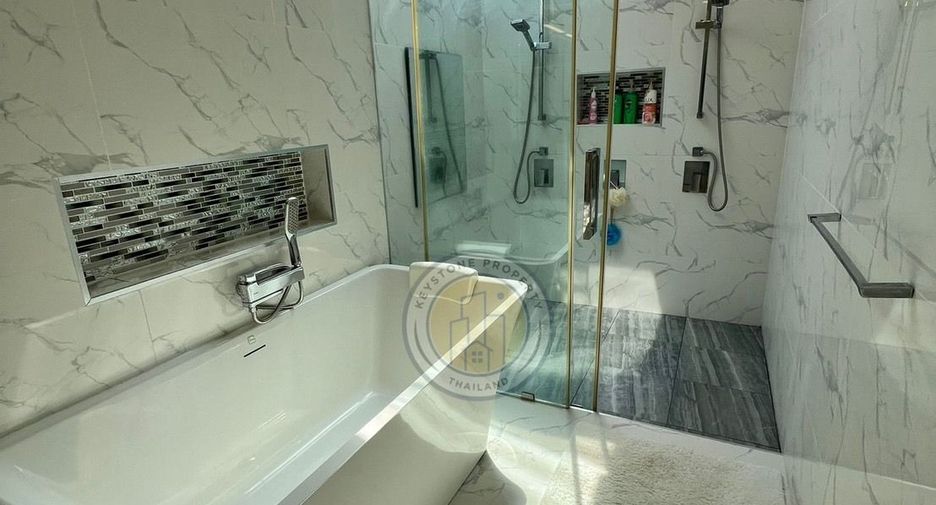 Villa en venta de 4 habitaciones en Bang Lamung, Chonburi