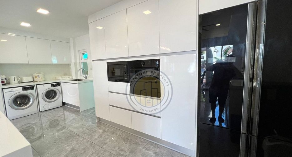 Villa en venta de 4 habitaciones en Bang Lamung, Chonburi