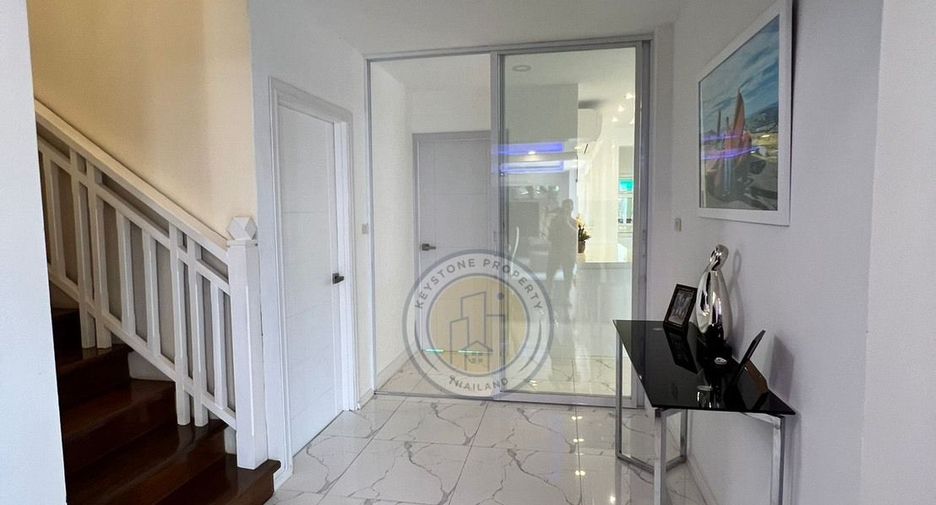 Villa en venta de 4 habitaciones en Bang Lamung, Chonburi