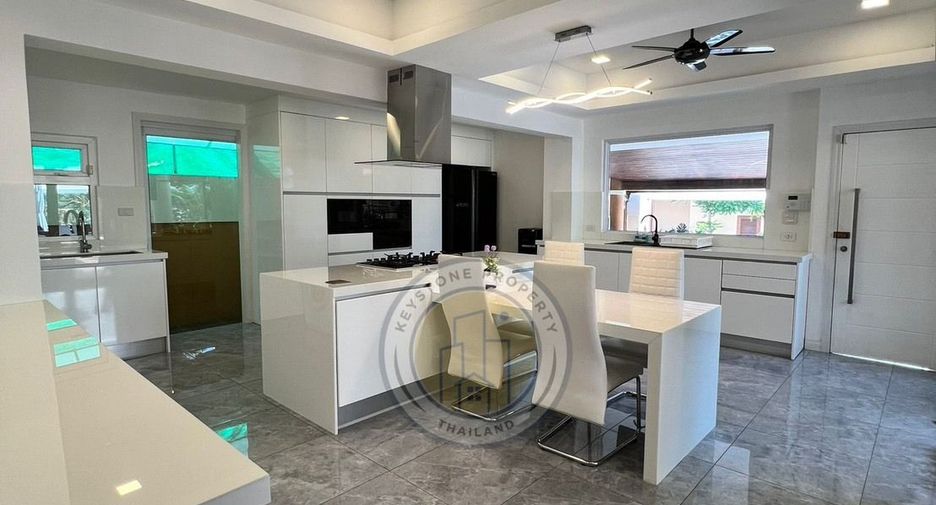 Villa en venta de 4 habitaciones en Bang Lamung, Chonburi