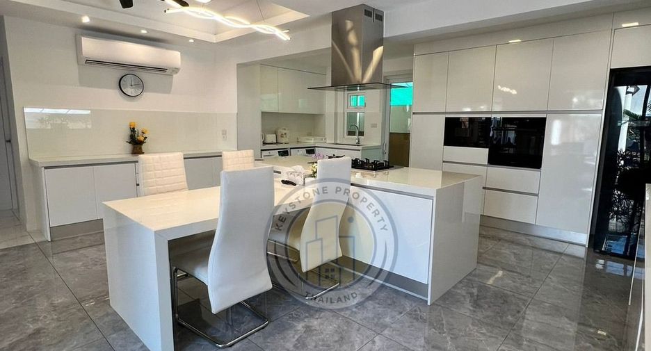 Villa en venta de 4 habitaciones en Bang Lamung, Chonburi