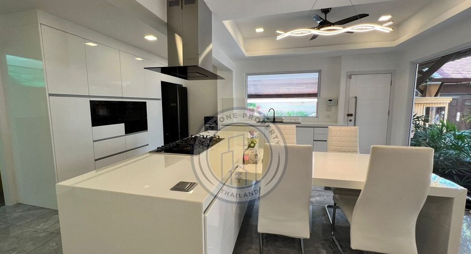 Villa en venta de 4 habitaciones en Bang Lamung, Chonburi