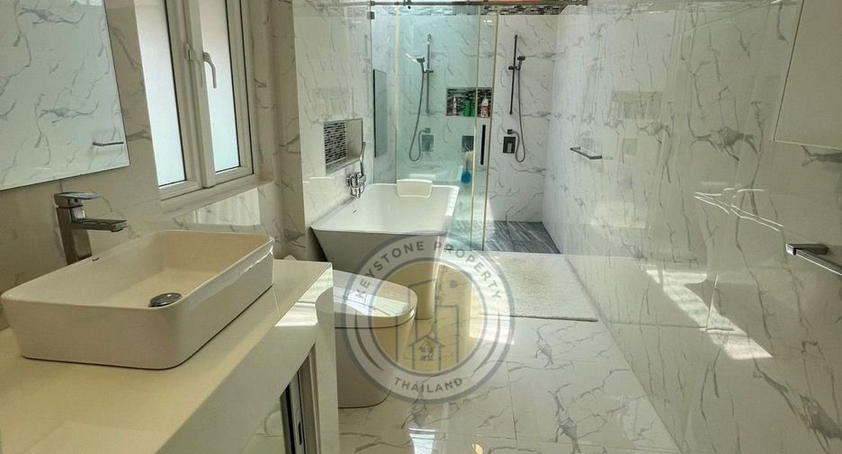 Villa en venta de 4 habitaciones en Bang Lamung, Chonburi