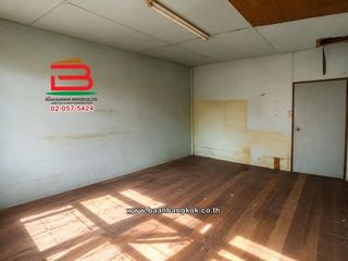 Local comercial en venta de 2 habitaciones en Bang Kho Laem, Bangkok