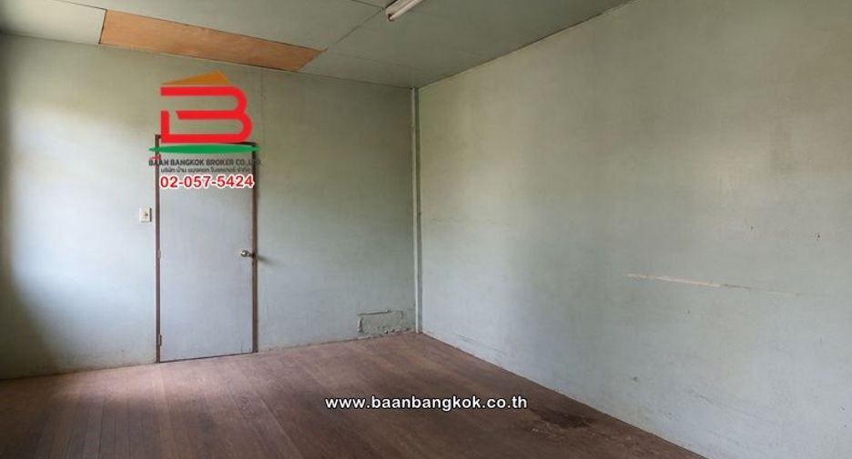 Local comercial en venta de 2 habitaciones en Bang Kho Laem, Bangkok