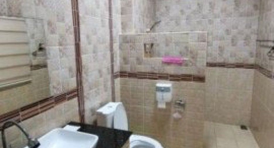 Oficina en venta en Krathum Baen, Samut Sakhon