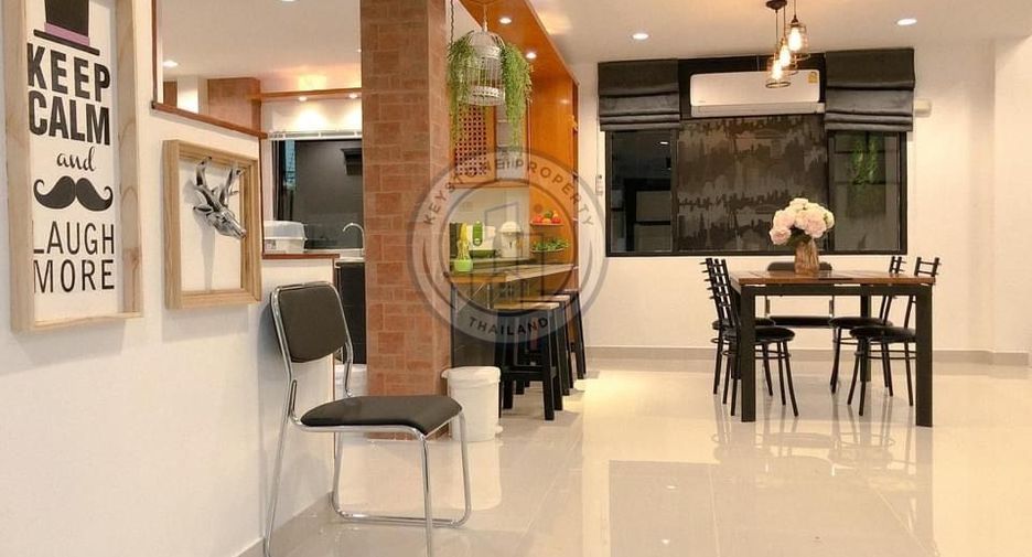 Villa en alquiler de 4 habitaciones en Jomtien, Pattaya