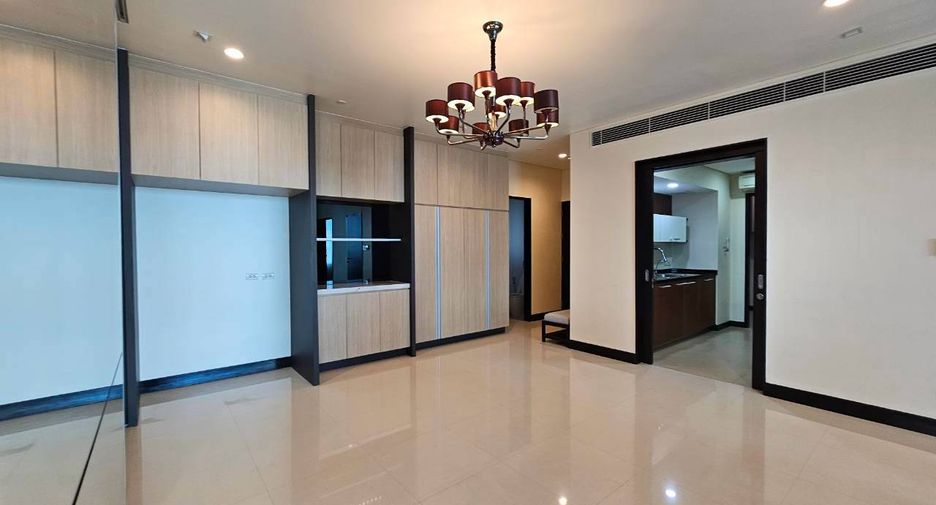For rent 2 bedrooms condo in Pathum Wan, Bangkok