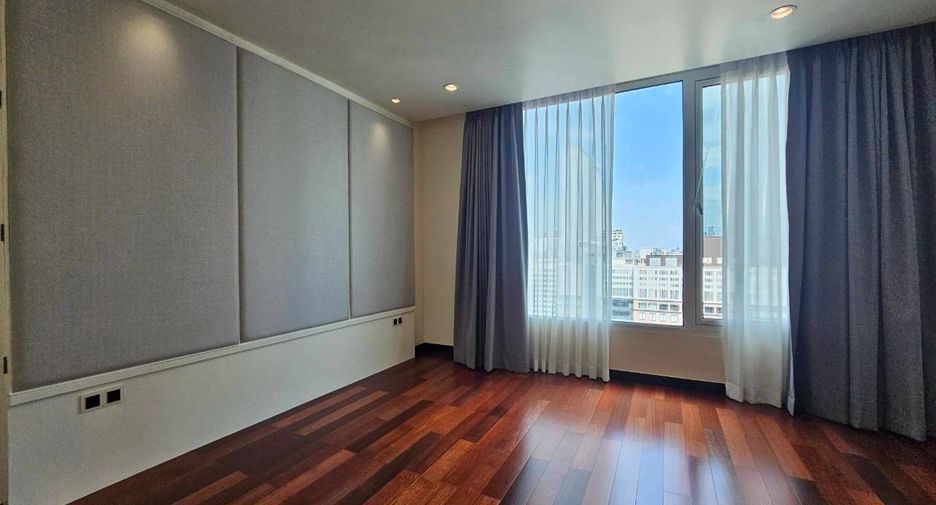 For rent 2 bedrooms condo in Pathum Wan, Bangkok