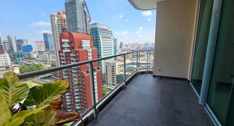 For rent 2 bedrooms condo in Pathum Wan, Bangkok