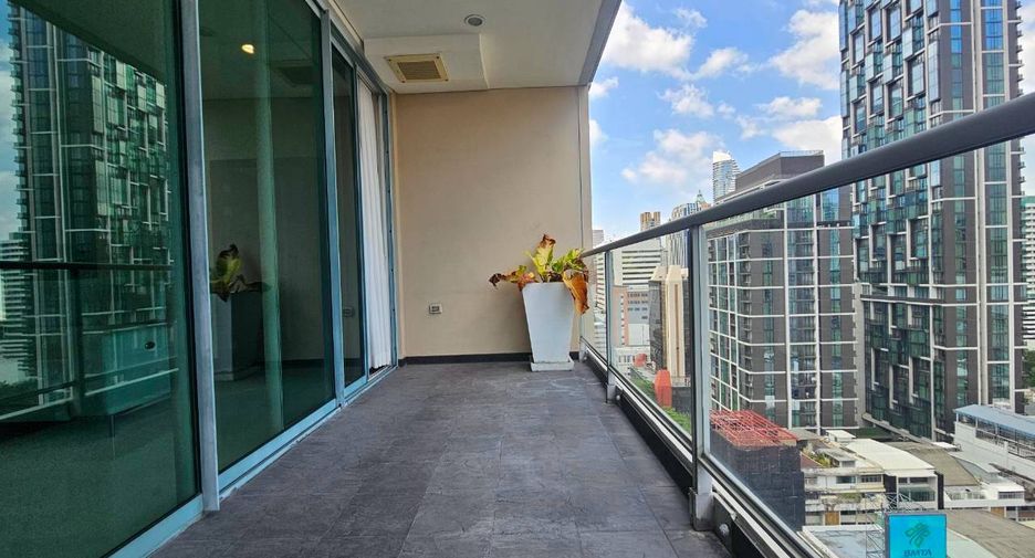 For rent 2 bedrooms condo in Pathum Wan, Bangkok