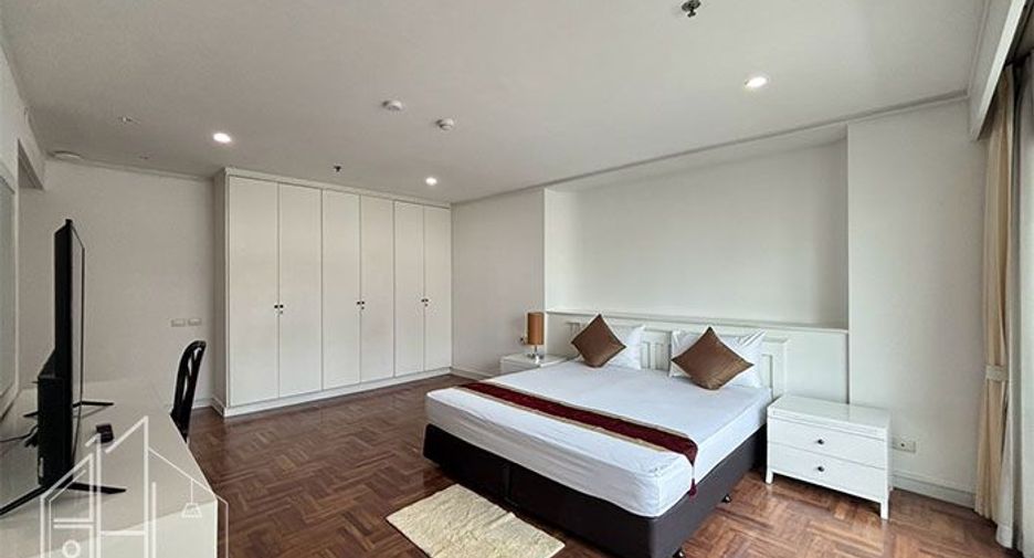 For rent 3 bedrooms condo in Khlong Toei, Bangkok