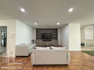 For rent 3 bedrooms condo in Khlong Toei, Bangkok