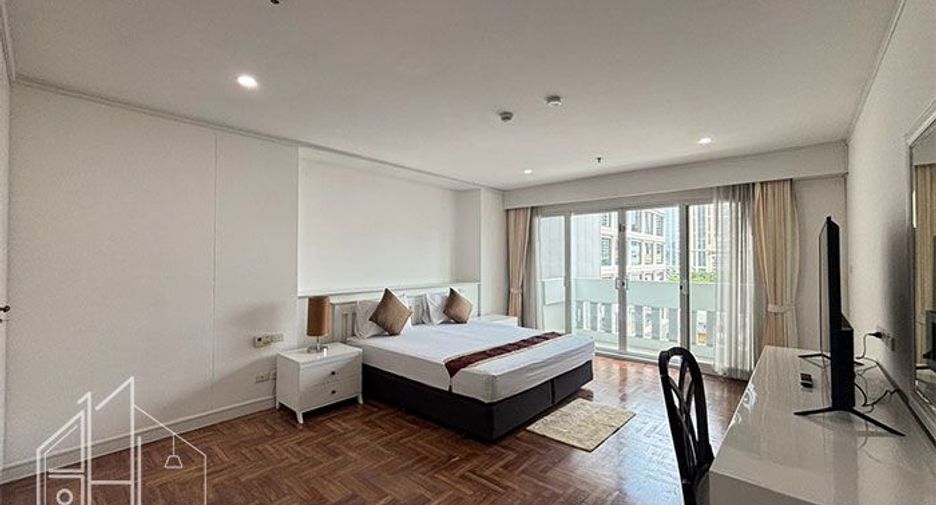 For rent 3 bedrooms condo in Khlong Toei, Bangkok