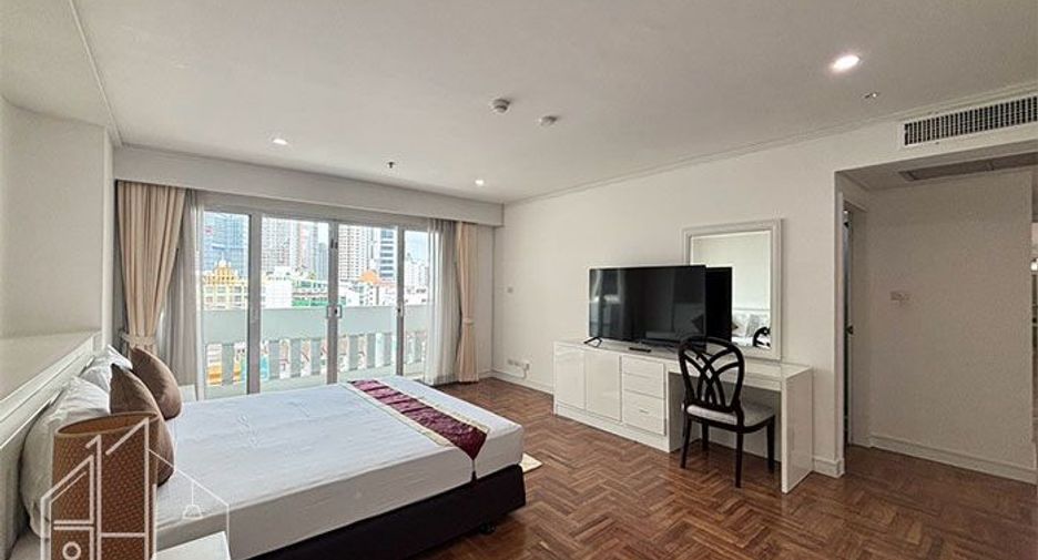 For rent 3 bedrooms condo in Khlong Toei, Bangkok