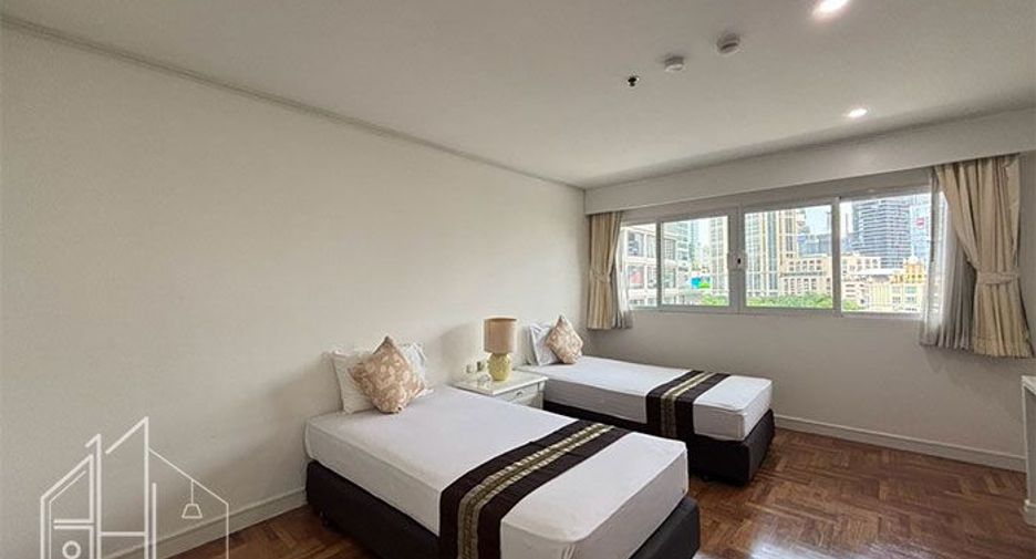 For rent 3 bedrooms condo in Khlong Toei, Bangkok