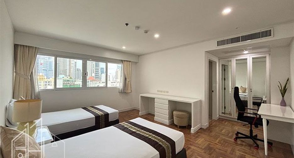 For rent 3 bedrooms condo in Khlong Toei, Bangkok