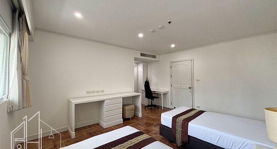 For rent 3 bedrooms condo in Khlong Toei, Bangkok