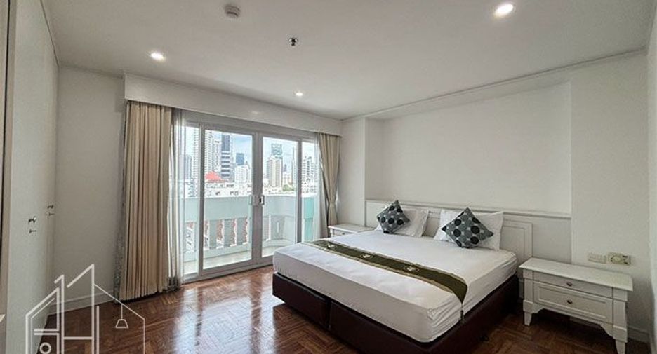 For rent 3 bedrooms condo in Khlong Toei, Bangkok