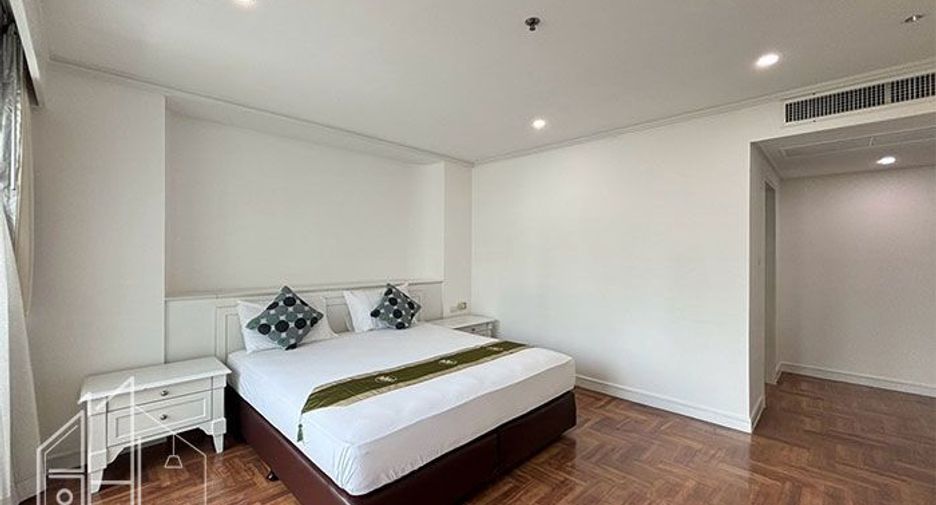 For rent 3 bedrooms condo in Khlong Toei, Bangkok