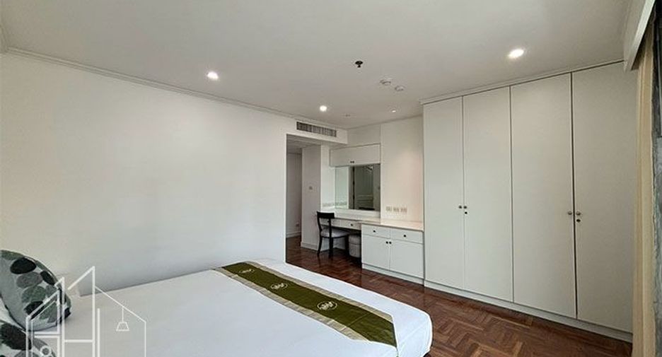 For rent 3 bedrooms condo in Khlong Toei, Bangkok