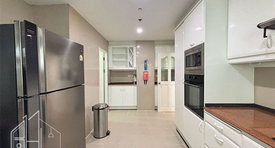 For rent 3 bedrooms condo in Khlong Toei, Bangkok