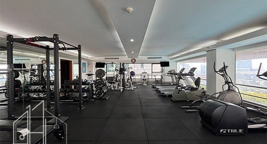 For rent 3 bedrooms condo in Khlong Toei, Bangkok