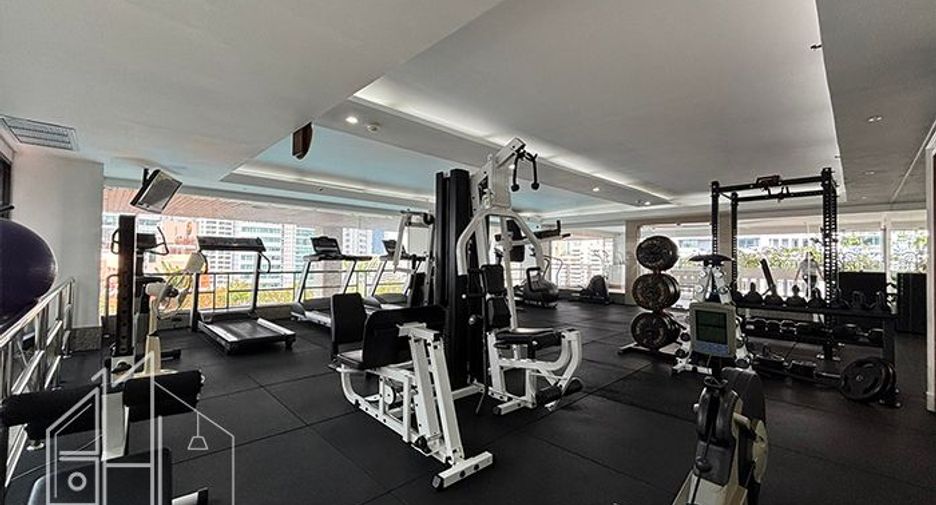 For rent 3 bedrooms condo in Khlong Toei, Bangkok