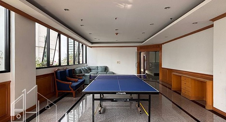 For rent 3 bedrooms condo in Khlong Toei, Bangkok