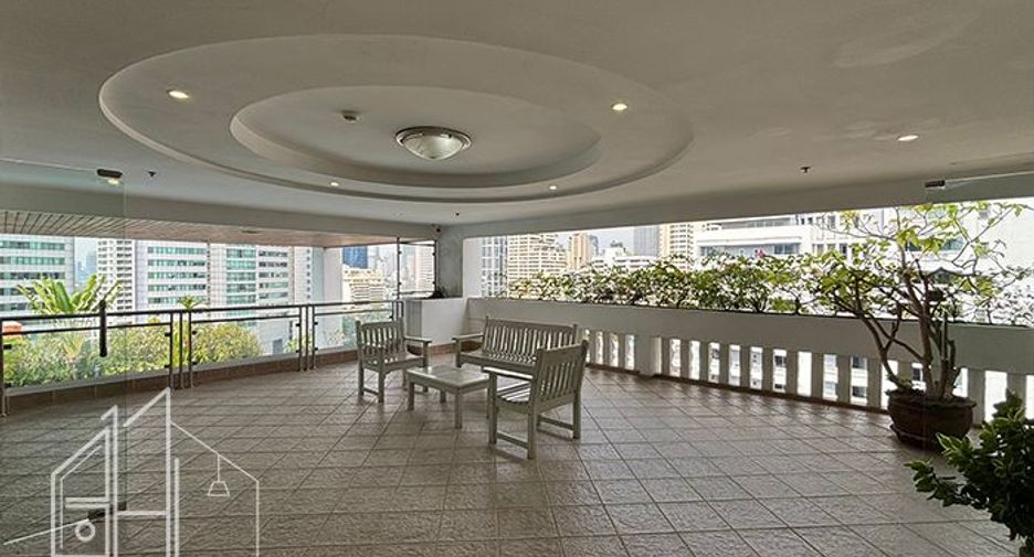For rent 3 bedrooms condo in Khlong Toei, Bangkok