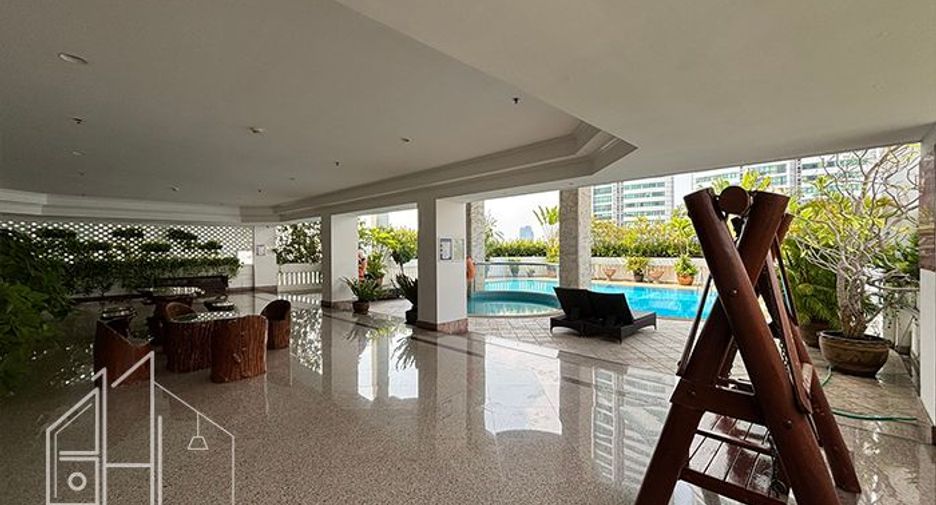For rent 3 bedrooms condo in Khlong Toei, Bangkok