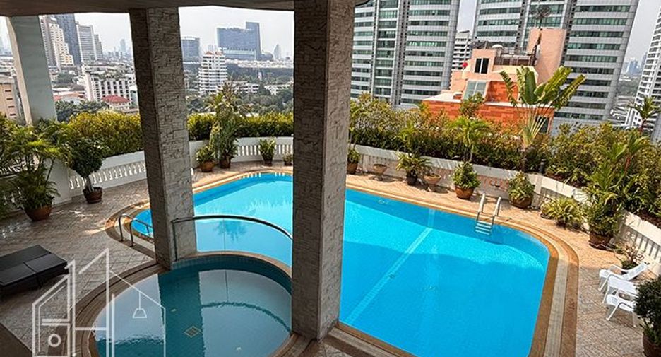 For rent 3 bedrooms condo in Khlong Toei, Bangkok