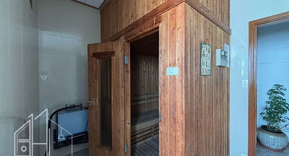 For rent 3 bedrooms condo in Khlong Toei, Bangkok