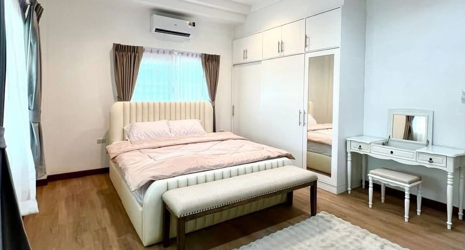 Haus zur Miete mit 4 Zimmer in Bang Lamung, Chonburi