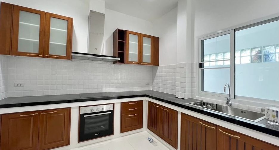 Haus zur Miete mit 4 Zimmer in Bang Lamung, Chonburi